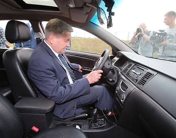 Владимир Семашко, презентация белорусского электромобиля|Фото: совет министров Республики Беларусь