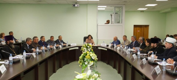 Наталья Комарова, круглый стол по профилактике экстремизма|Фото: admhmao.ru