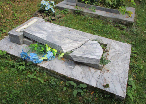 Кладбище, Нижний Тагил, дети, хулиганство, надгробие|Фото: ГУ МВД по Свердловской области 