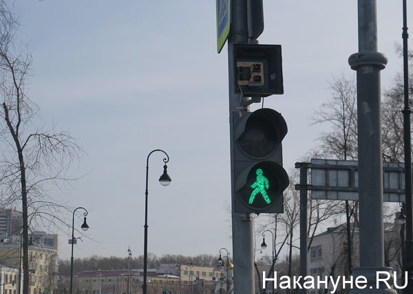 Екатеринбург, светофор, провода(2018)|Фото: Накануне.RU