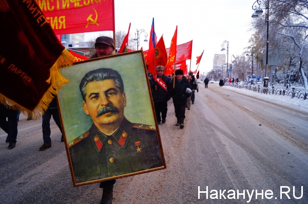 Портрет Сталина на 7 ноября в Тюмени(2018)|Фото: Накануне.RU