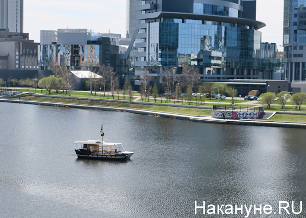 набережная, Екатеринбург, кораблик, судно(2018)|Фото: Накануне.RU