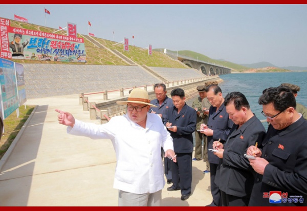 Ким Чен Ын на открытии железнодорожного моста(2018)|Фото: http://kcna.kp