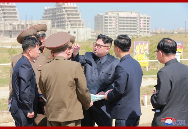 Ким Чен Ын руководит стройкой в Вонсане(2018)|Фото: http://kcna.kp