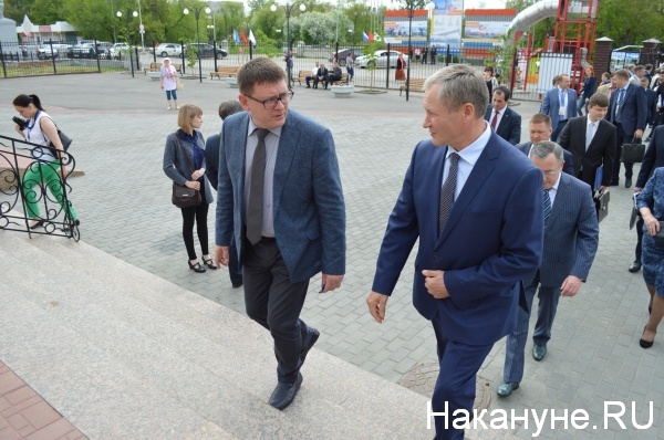 Сергей Чебыкин и Алексей Кокорин идут на открытие форума(2018)|Фото:Накануне.RU