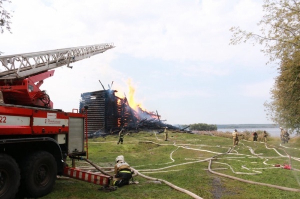 пожар в Успенской церкви Кондопоги(2018)|Фото: 10.mchs.gov.ru