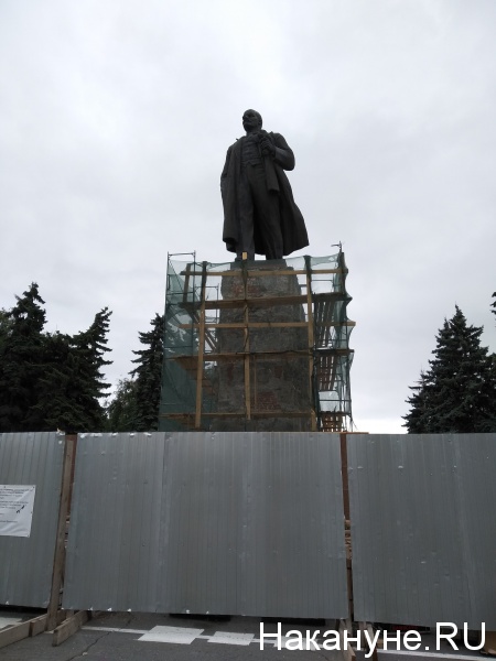памятник Ленину в Челябинске, ремонт,(2018)|Фото: Накануне.RU