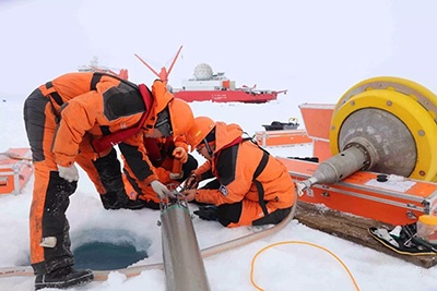 Китайские полярники устанавливают беспилотную станцию на Северном полюсе(2018)|Фото: http://russian.people.com.cn
