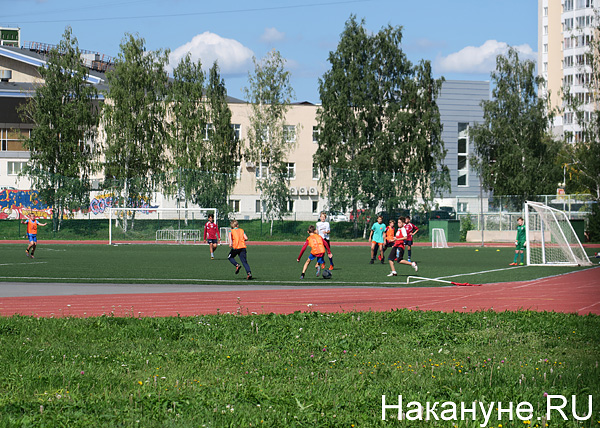 дети, футбольное поле, Верхняя Пышма(2018)|Фото: Накануне.RU