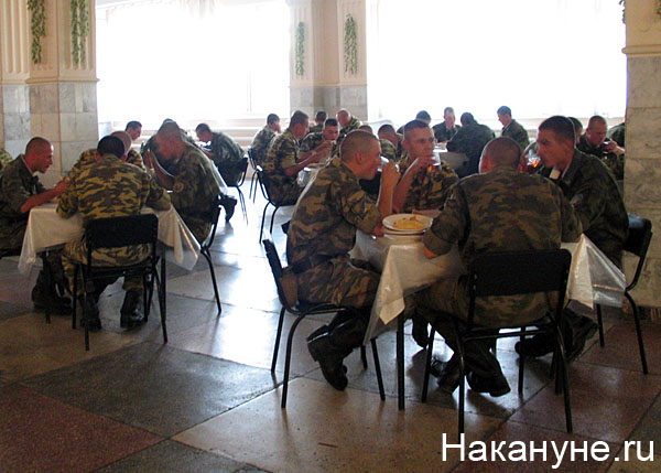 армия солдаты столовая питание|Фото: Накануне.ru
