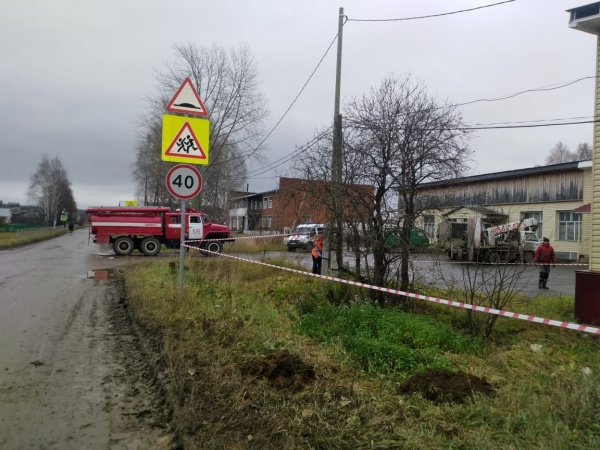 повреждение газопровода, пожарная машина(2018)|Фото: ГУ МЧС России по Свердловской области