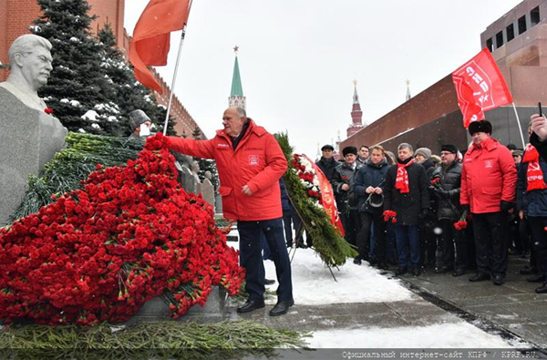 памятник Сталину, возложение цветов, Геннадий Зюганов(2018)|Фото: kprf.ru