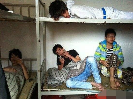 Китайская молодёжь с айфонами(2019)|Фото:http://tech.ifeng.com/