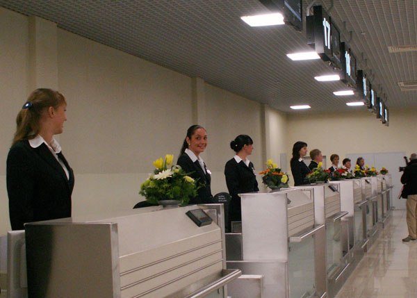 открытие терминала внутренних авиалиний аэропорта кольцово стойка регистрации | Фото: Накануне.RU
