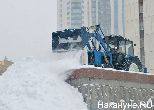 снегопад, сугроб, уборка снега, трактор(2019)|Фото: Накануне.RU