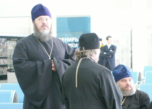открытие терминала внутренних авиалиний аэропорта кольцово священники | Фото: Накануне.RU