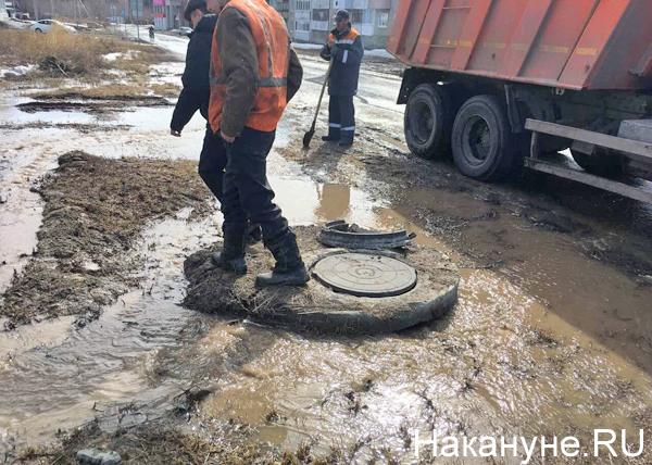 Камышлов, канализация, грязь(2019)|Фото: Накануне.RU