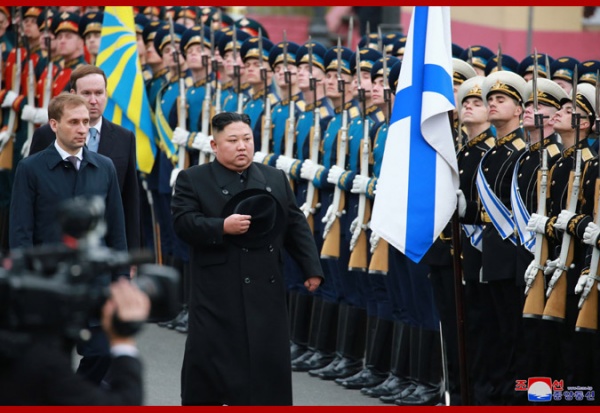 Ким Чен Ына во Владивостоке встретили представители всех родов войск(2019)|Фото: kcna.kp