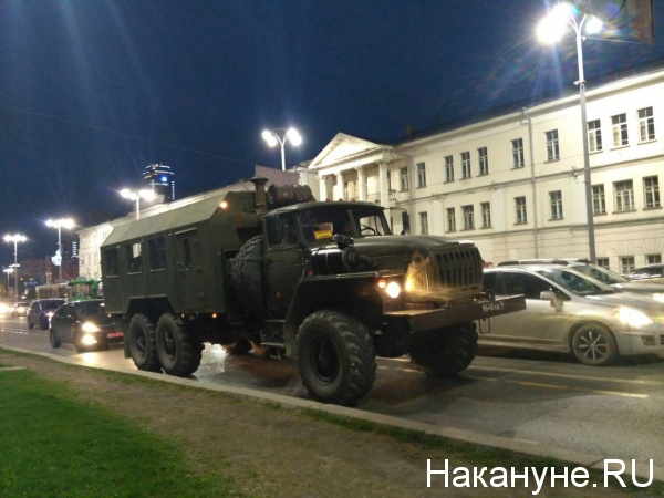 военные, протест сквер у драмтеатра(2019)|Фото: Накануне.RU