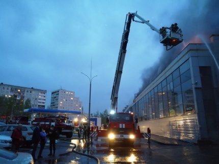 пожар в автосалоне Кемерово(2019)|Фото:42.mchs.gov.ru