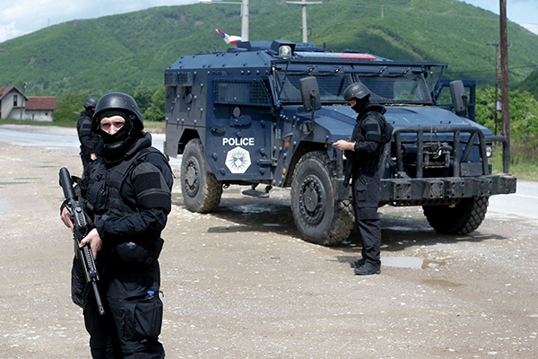 операция спецподразделений косовской полиции на северо-западе Косово, 28 мая 2019 года(2019)|Фото: AP Photo / Visar Kryeziu
