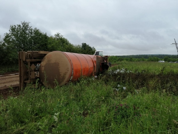 КамАЗ разлив нефти деревня Калиничи(2019)|Фото: Администрация Кунгурского района