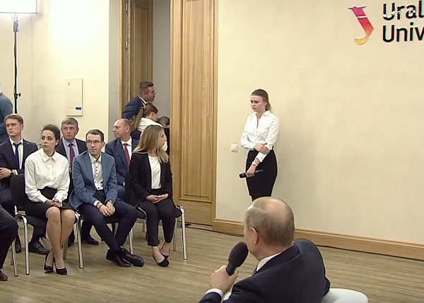 Студентка потеряла сознание на встрече с Путиным в УрФУ(2019)|Фото: youtube.com