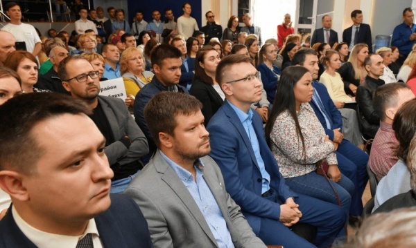 встреча Артюхова с жителями Нового Уренгоя(2019)|Фото: www.yanao.ru