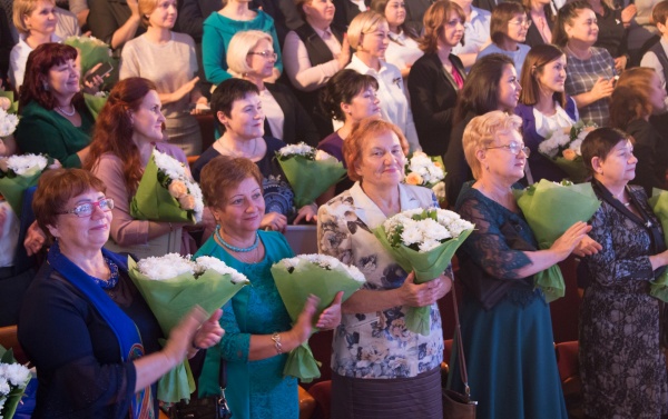 Награждение в преддверии Дня учителя Нижневартовск(2019)|Фото: Администрация Нижневартовска