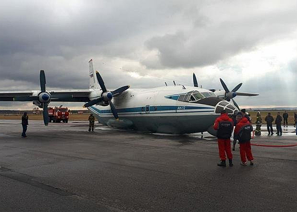 Военный самолёт Ан-12 приземлился без шасси в аэропорту в Екатеринбурге(2019)|Фото: uralfo.gov.ru