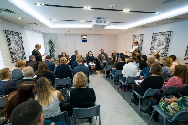 Наталья Комарова встреча развитие жилищной сферы Сургут(2019)|Фото: Департамент общественных и внешних связей Югры
