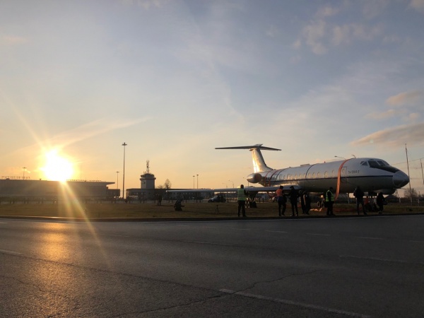 Ту-134 установка в Рощино(2019)|Фото: Аэропорт "Рощино"