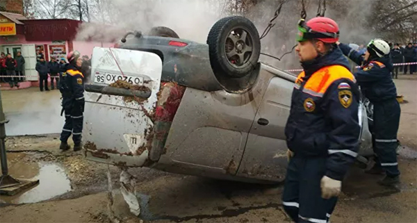 В Пензе автомобиль провалился под землю(2019)|Фото: ГУ МЧС по Пензенской области