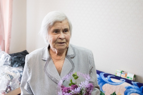 Фёдоровский, Елена Лукичёва, поздравление ветерана(2020)|Фото: Администрация Сургутского района