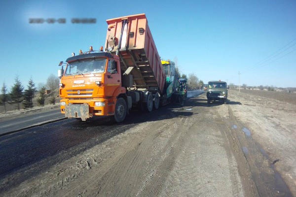 самосвал, асфальт, дорожные работы, ремонт дорог(2020)|Фото: пресс-служба правительства Вологодской области