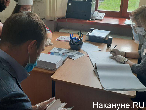 Антон Шипулин на голосовании по поправкам в Конституцию РФ(2020)|Фото: Накануне.RU