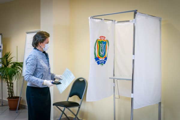 Конституция РФ, голосование, Наталья Комарова(2020)|Фото: admhmao.ru