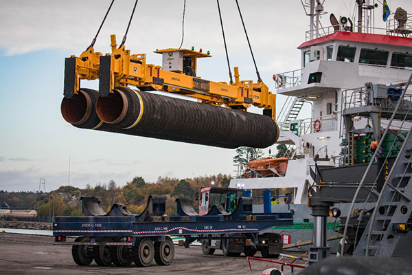 Погрузка труб для строительства газопровода "Северный поток — 2"(2020)|Фото: gazprom.ru