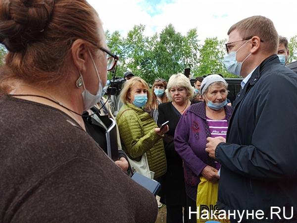 Алексей Текслер во время рабочего визита в Юрюзань(2020)|Фото: Накануне.RU