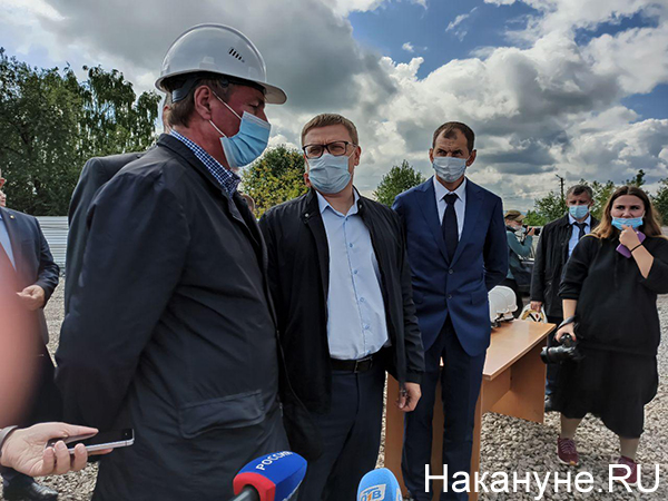 Алексей Текслер во время рабочего визита в Юрюзань(2020)|Фото: Накануне.RU