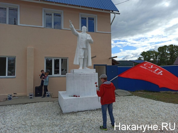 В Кусе открыли памятник Сталину, найденный в пруду(2020)|Фото: Накануне.RU