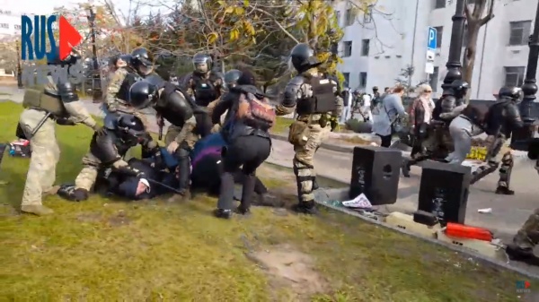 Хабаровск, Фургал, митинг, ОМОН, задержание(2020)|Фото:  youtube.com/watch?v=QDUsZaUuRKY