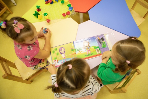 ребенок, девочка, рисование, демография, детство, детский сад(2020)|Фото:пресс-служба Воронежской областной думы