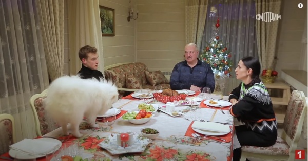 Наиля Аскер-Заде берет интервью у Александра и Николая Лукашенко.(2021)|Фото: Россия 1