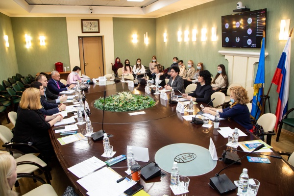 круглый стол, ургэу, институт дополнительного образования(2021)|Фото: пресс-служба УрГЭУ