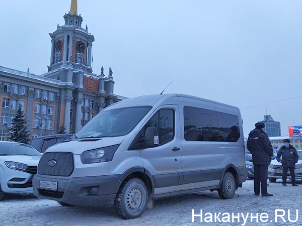 автобус с гробом в Екатеринбурге (2021)|Фото: Накануне.RU