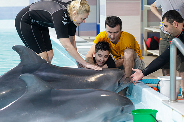 Теван с дельфинами(2021)|Фото: Благотворительный фонд РМК