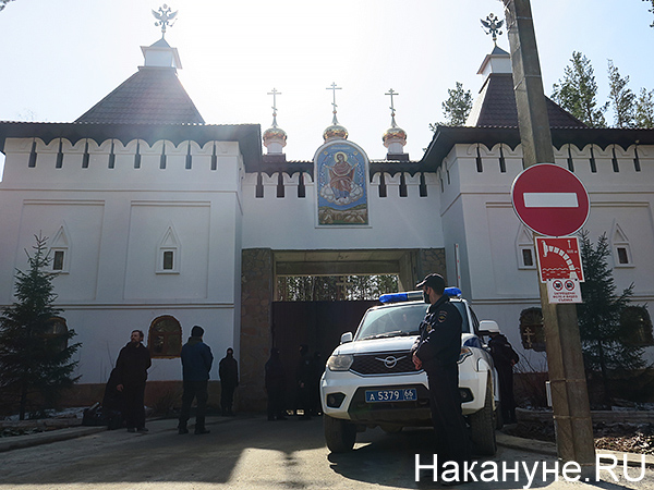 Среднеуральский женский монастырь, полиция(2021)|Фото: Накануне.RU