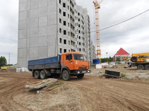 строительство жилья, котлован, самосвал, дороги(2021)|Фото: пресс-служба администрации Нижневартовска