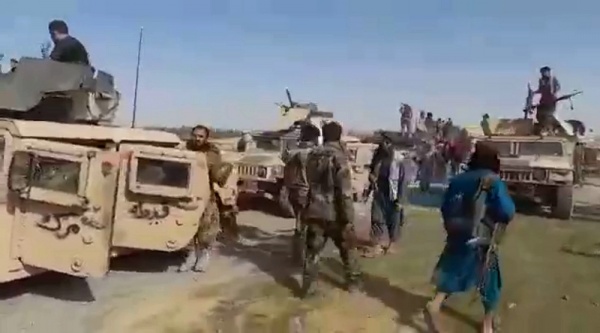 Талибы захватывают солдат и технику(2021)|Фото: blahnews.ru
